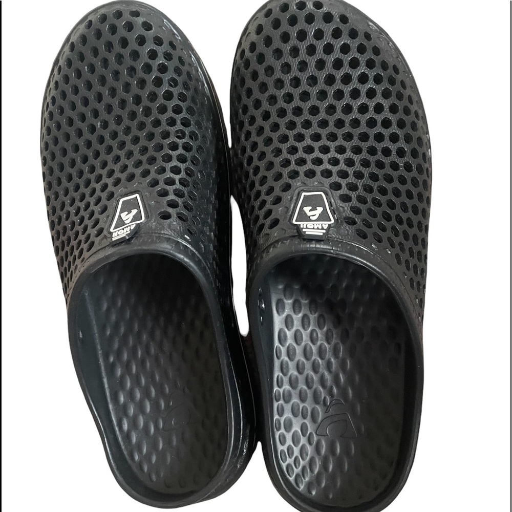 Size 8, Croc wannabe shouldve gone up in size, wore only inside.